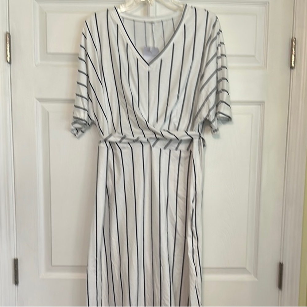 Meet Curve Striped V-Neck Dress